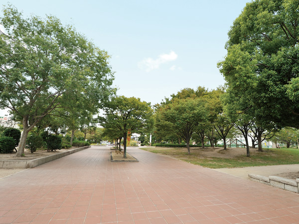 Surrounding environment. Omoto Central Park (about 380m / A 5-minute walk)