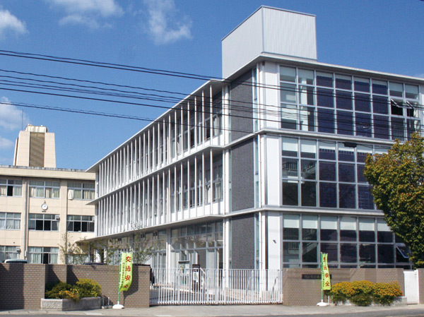 Surrounding environment. Municipal Nishi Elementary School (about 460m / 6-minute walk)