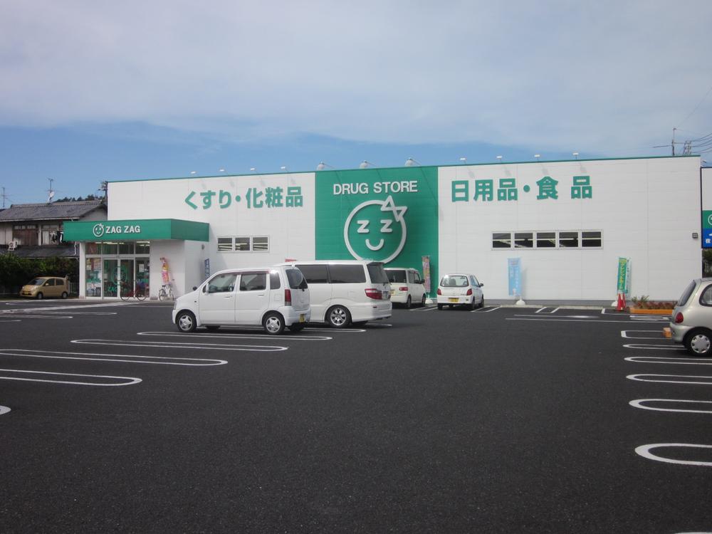 Drug store. Zaguzagu Sanmen 502m to shop