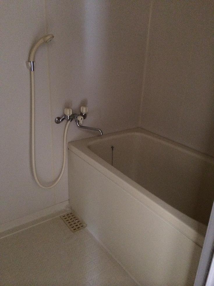 Bathroom. Indoor (10 May 2013) Shooting