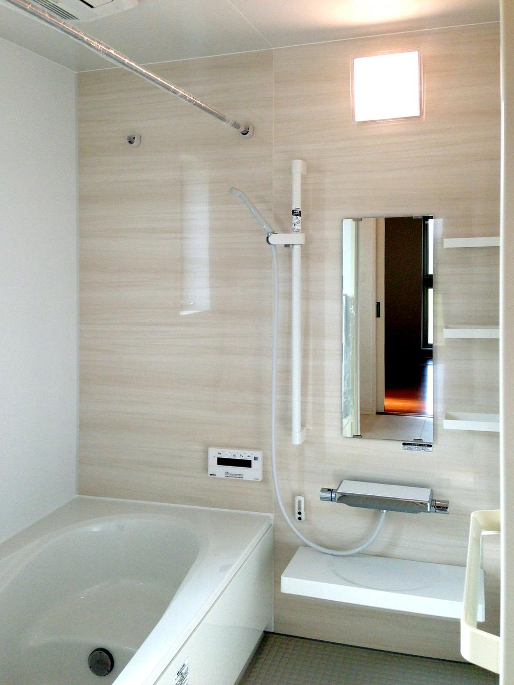 Bathroom. Bright and refreshing bath, which was based on white.