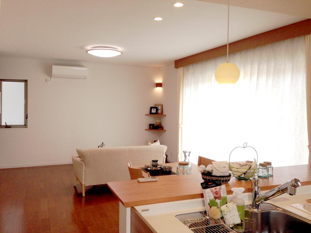 Living. Brightly, Wide it is living.