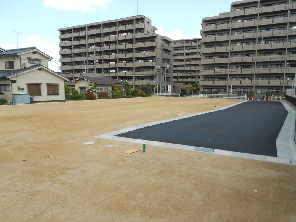 Local photos, including front road. Day good subdivision!