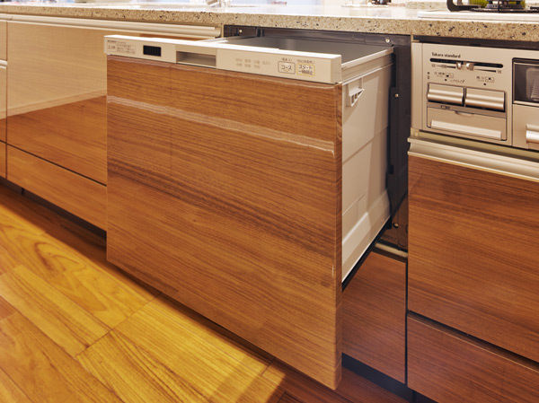 Kitchen.  [Dish washing dryer] Sliding dish washing dryer, Also has excellent water-saving effect on top I'll wash efficiently lot of tableware. Also, Because of the sliding, It is possible and out of in a comfortable position.