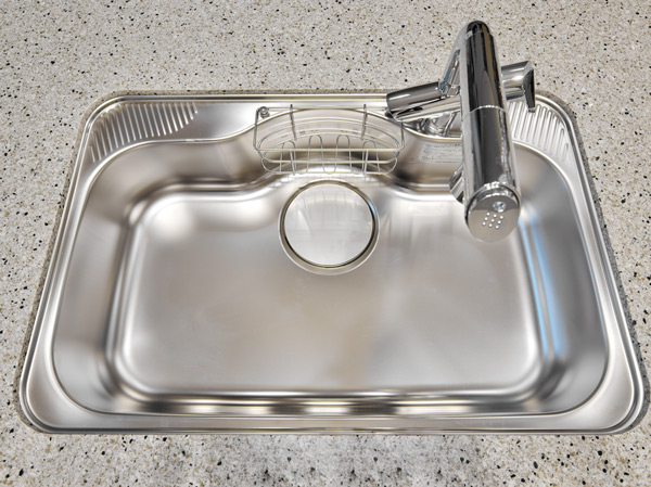 Kitchen.  [Quiet sink] A lot of dishes and vegetables was adopted washable large sink at a time. This is very convenient when you wash a large frying pan. Also has adopted a damping structure to reduce the sound of water hits the sink.