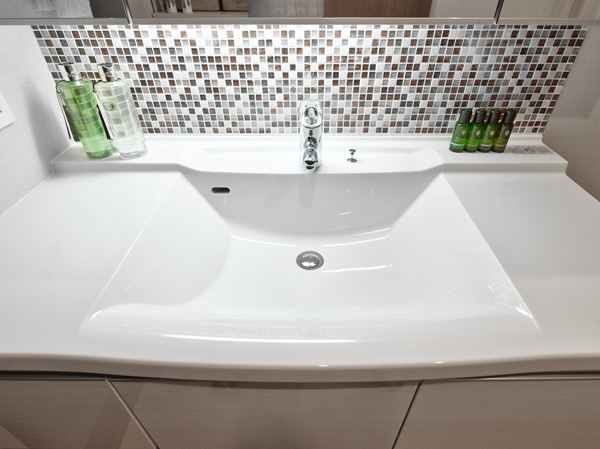 Bathing-wash room.  [Artificial marble bowl integrated counter] With excellent durability and brilliant gloss, Adopt the artificial marble bowl integrated counter. It keeps the cleanliness with a simple care.