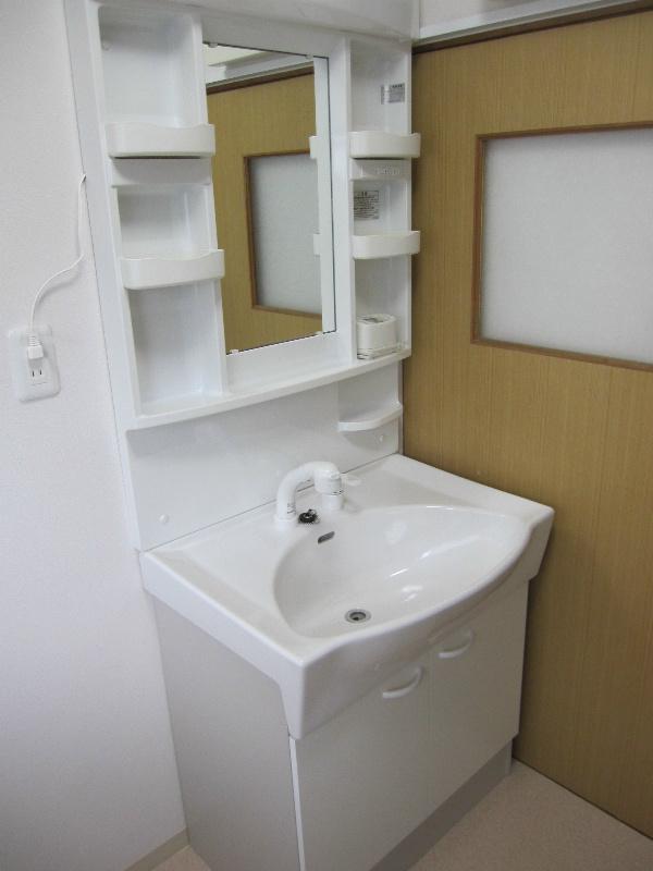 Wash basin, toilet. & # 9398; washbasin