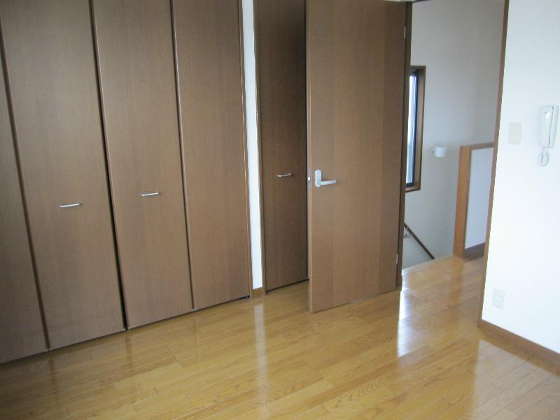 Non-living room. There is a closet on the second floor Western-style; & # 9399. 