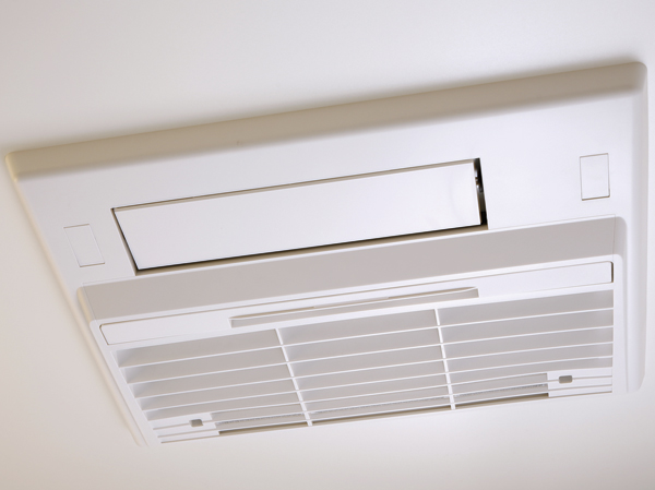 Bathing-wash room.  [Bathroom ventilation heating dryer] Warm the bathroom and powerful heating of the hot water type. After bathing prevents crisp and unpleasant smell in the drying operation. It is even more effective in the release of plasma cluster ion.