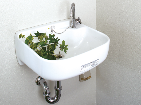 balcony ・ terrace ・ Private garden.  [Slop sink] Balconies, Or wash, such as sneakers and outdoor supplies, Watering of plants, Set up a convenient slop sink for cleaning, such as wiping the glass.