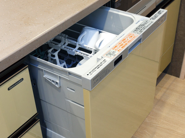 Kitchen.  [Dishwasher] And set dishes in a comfortable position easy to slide drawer type. To dryness from dishwashing, It saves you the trouble of cleaning up. High water-saving effect compared to hand washing, The burden of household chores can also reduce.