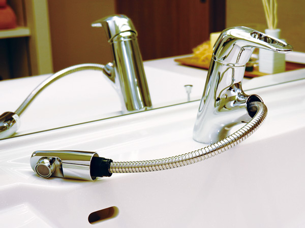 Bathing-wash room.  [Single lever mixing faucet] cold ・ Smooth switching of hot water single lever type mixing faucet. Since the drawer an easy-to-use nozzle is also useful for cleaning of the bowl.