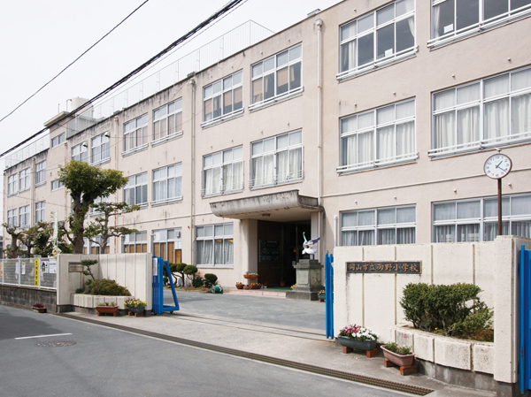 Surrounding environment. Gono elementary school (about 940m / A 12-minute walk)