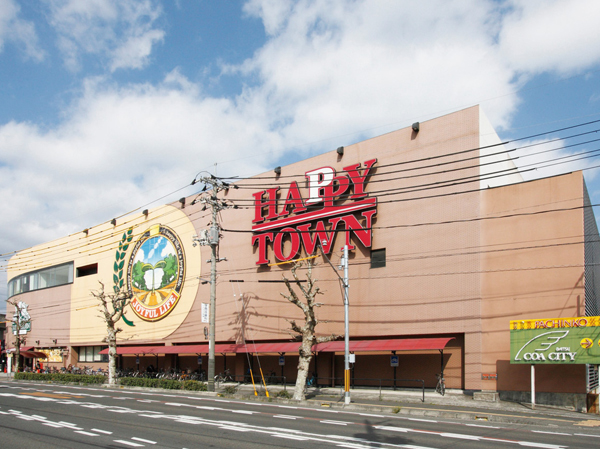 Surrounding environment. Tenmaya Happy Town Okakita store (about 720m / A 9-minute walk)