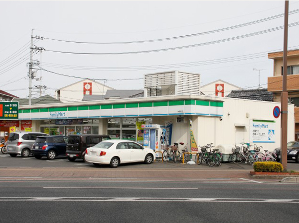 Surrounding environment. FamilyMart Science Minamicho store (about 250m / 4-minute walk)