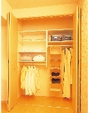 Receipt.  [System closet] Hanger pipe, It was adopted with a storage rack closet in all of Western-style. It can functionally storage.