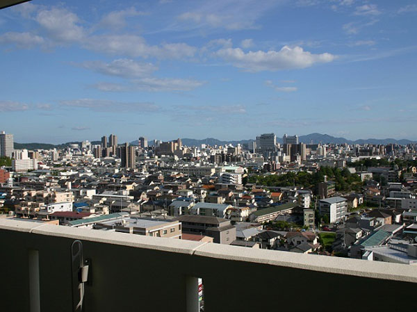 Features of the building.  [Overlooking the south side (1403 in Room balcony side)] (August 2012 shooting)
