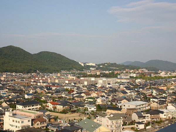 Features of the building.  [Overlooking the north side (14th floor)] (October 2012 shooting)