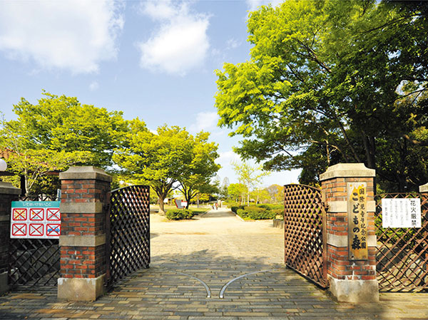 Surrounding environment. Children's Forest (walk 23 minutes / About 1800m)