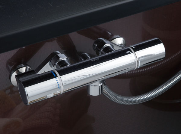Bathing-wash room.  [Smart Thermo faucet (a standard feature)] The water discharge in the shower, Specification also difficult temperature of hot water is changed by repeating the water stop.