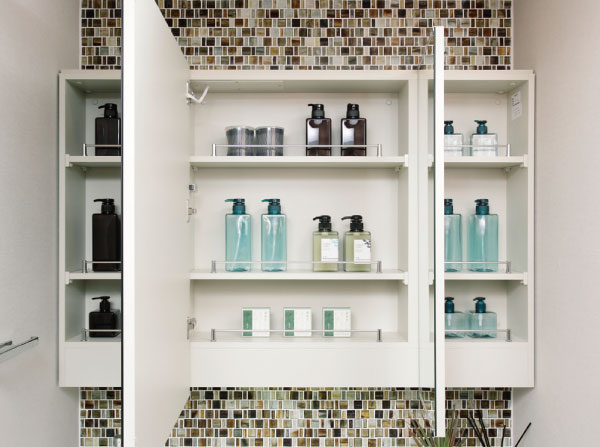 Bathing-wash room.  [Large three-sided mirror (standard adopted)] Simple, we have adopted a stylish large three-sided mirror.