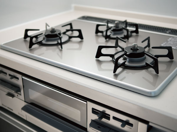 Kitchen.  [3-neck glass top stove] 3-burner stove with a full mouth temperature sensor. Temperature control function ・ Stove timer function ・ Wide-fired burner was also equipped with.