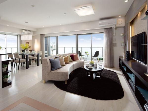 Room and equipment. The pursuit of comfort, Space with a spread. A fine time at ease meeting mind here. (living ・ dining) ※ 2 points or less, Model Room (E2 type menu plan (free of charge ・ Application deadline Yes)) that where the shooting, Option (paid ・ Example that a deadline with) equipment, Or lighting equipment, You may have to change the joinery. For more information, please contact the person in charge.