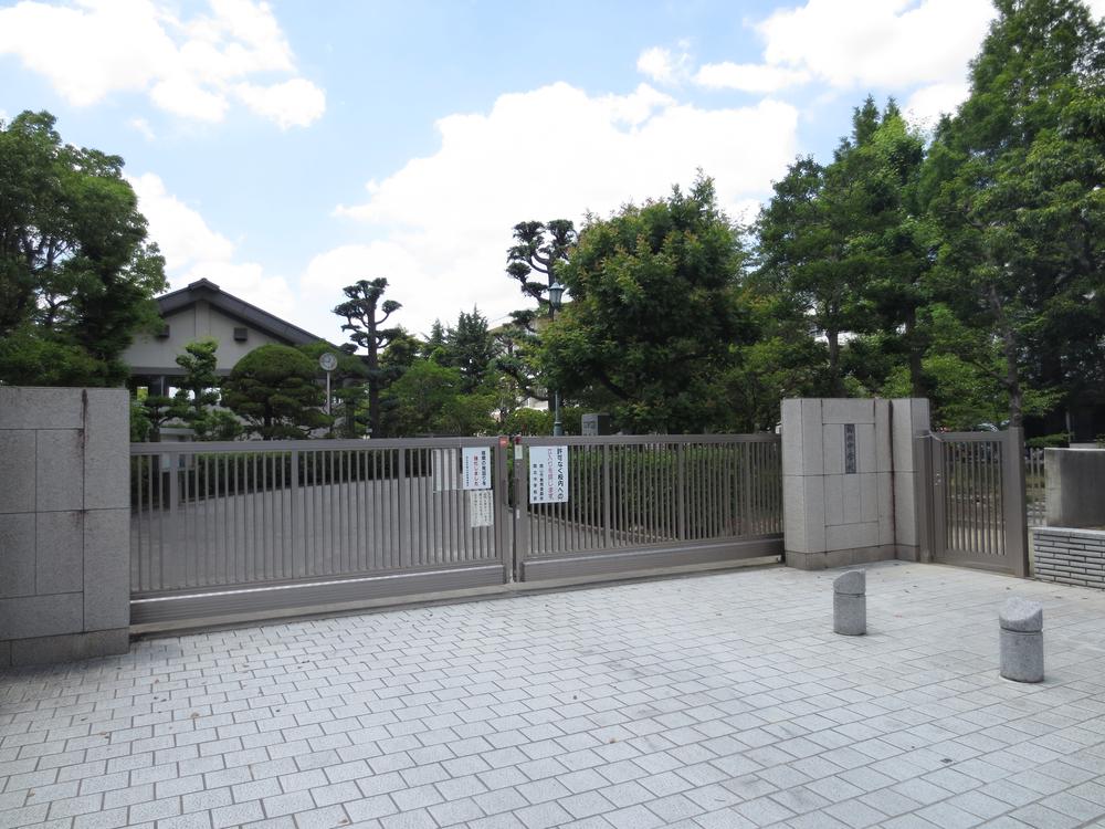 Junior high school. Up to about Okakita junior high school 760m