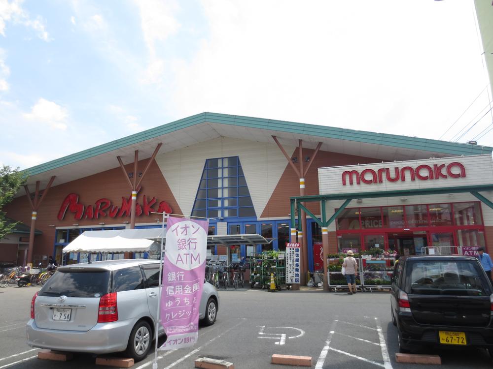 Supermarket. The nearest supermarket is Sanyo Marunaka Nakai-cho shop.