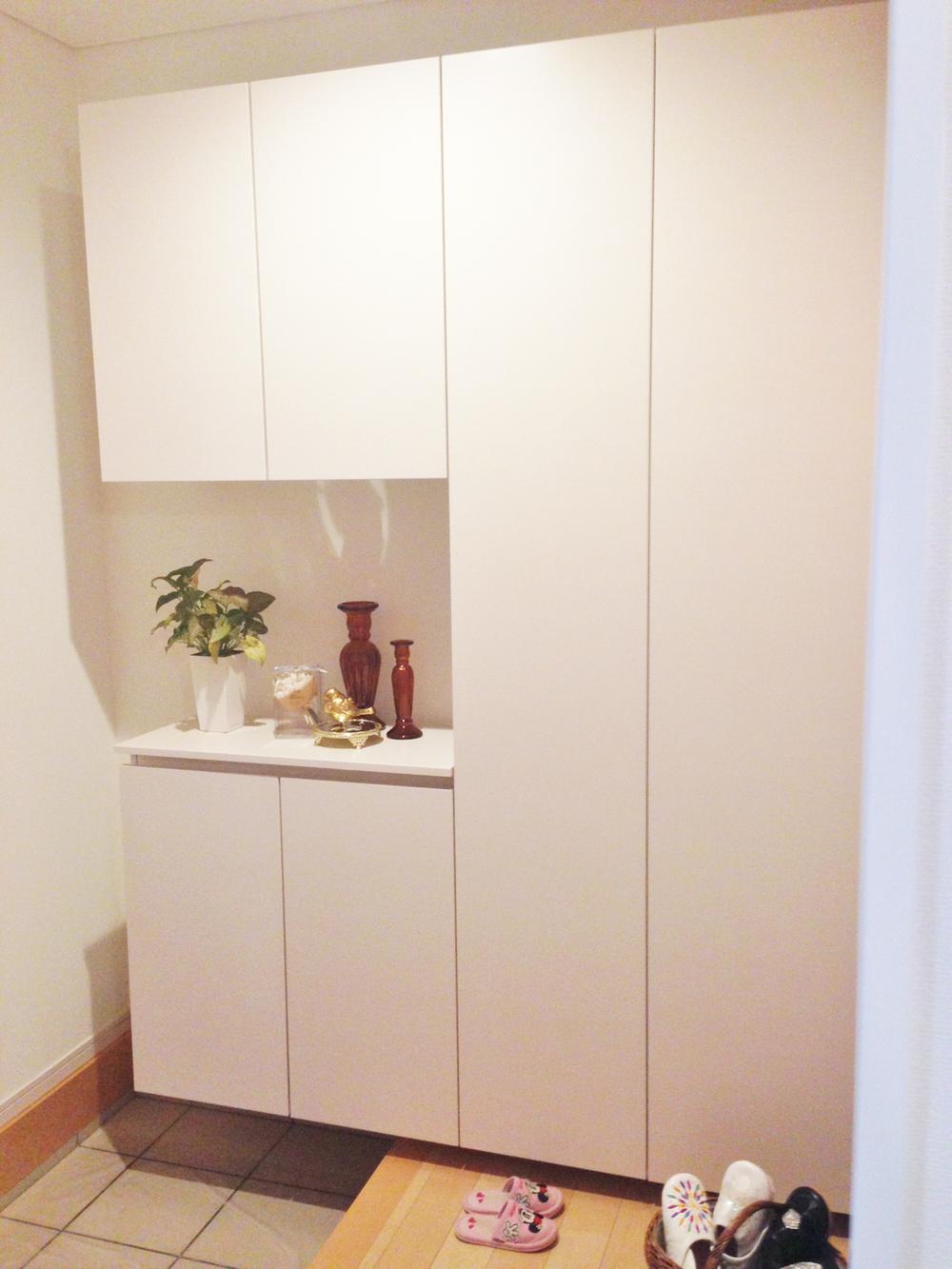 Entrance. About 60 feet can be stored