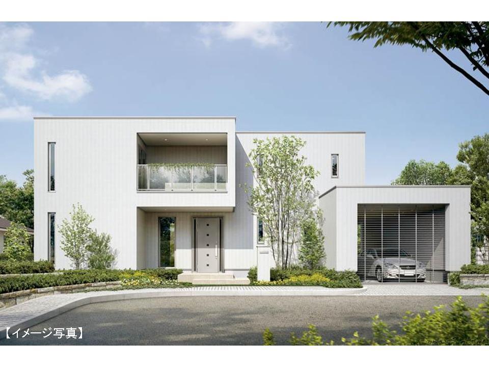 Building plan example (exterior photos). Embedded windows and set back balcony to give shading and sense of depth to the appearance of modern taste, Built-in carport. It is a white mansion that architectural beauty that changes reflect the goodness of sense.