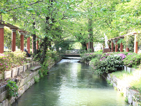 Surrounding environment. Green roads and parks are scattered, Living environment of moisture. Nishinaka Yamashita children's park, Nodaya 3-minute walk to the town park. (Nishikawa Midorido park / About 250m ・ 4-minute walk)