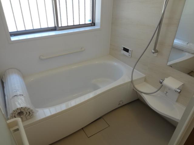 Bathroom. Bathroom to heal fatigue of the day Indoor (July 2013) Shooting