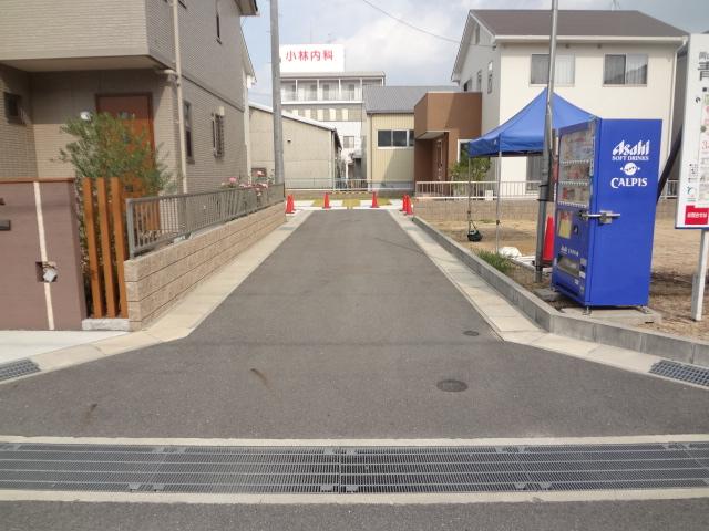 Local photos, including front road. Local (11 May 2013) Shooting