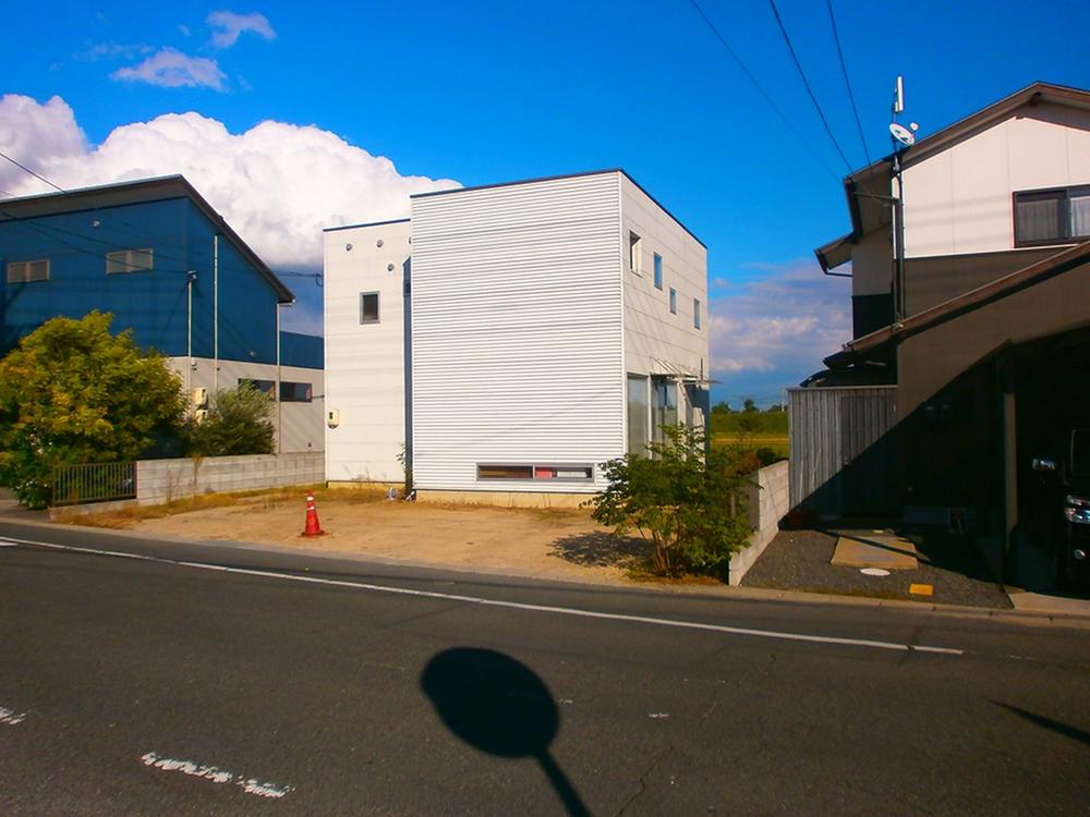 Local appearance photo. Local (11 May 2013) Shooting