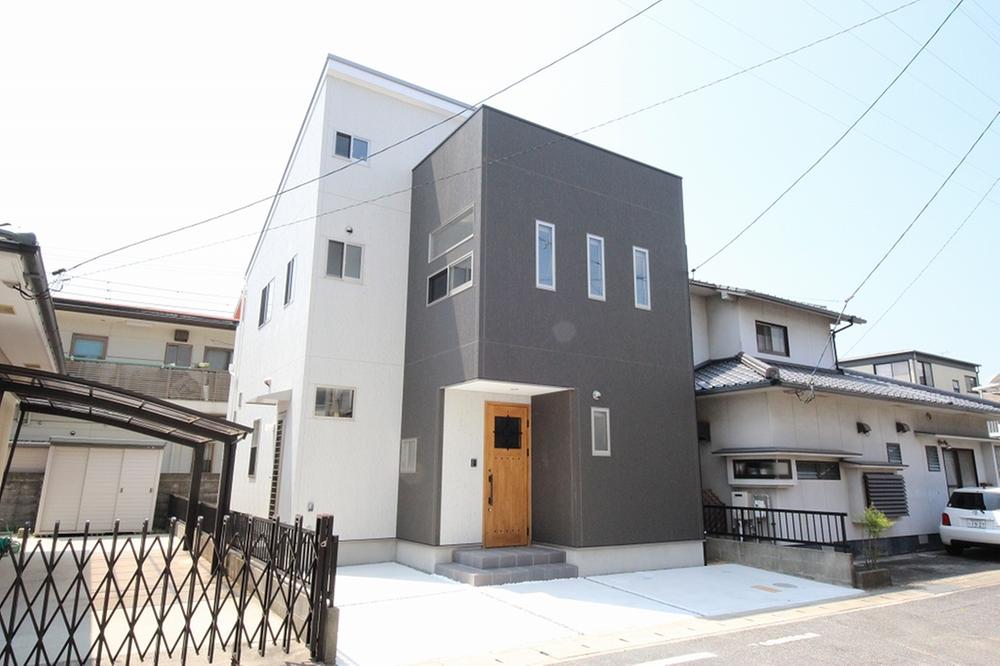 Local photos, including front road. Parking two possible