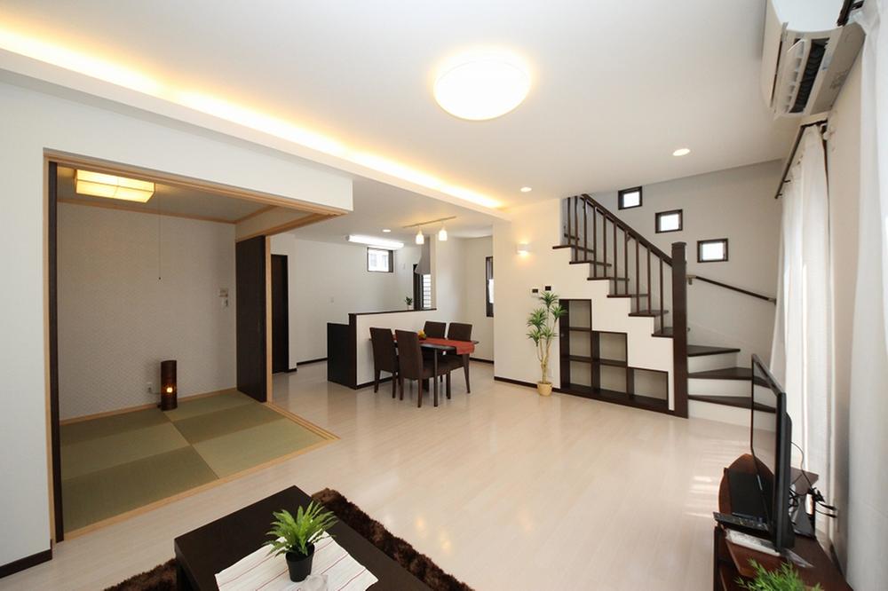 Living. Living put a Japanese-style rooms and 22 quires of room