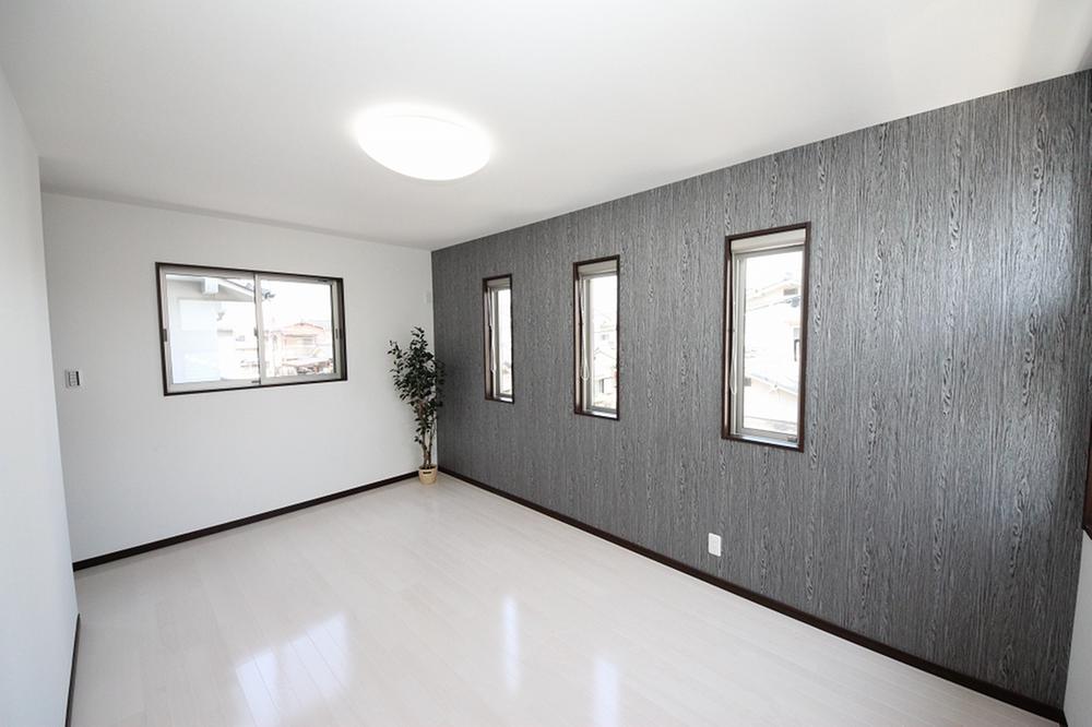 Other introspection. Bedroom has a walk-in closet