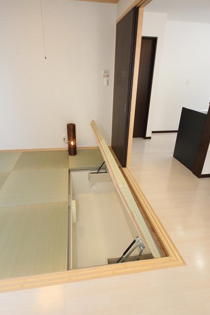 Receipt. Electric tatami under storage