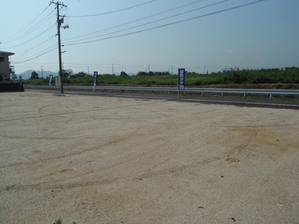 Local land photo. Day is perfect because facing south are also open!