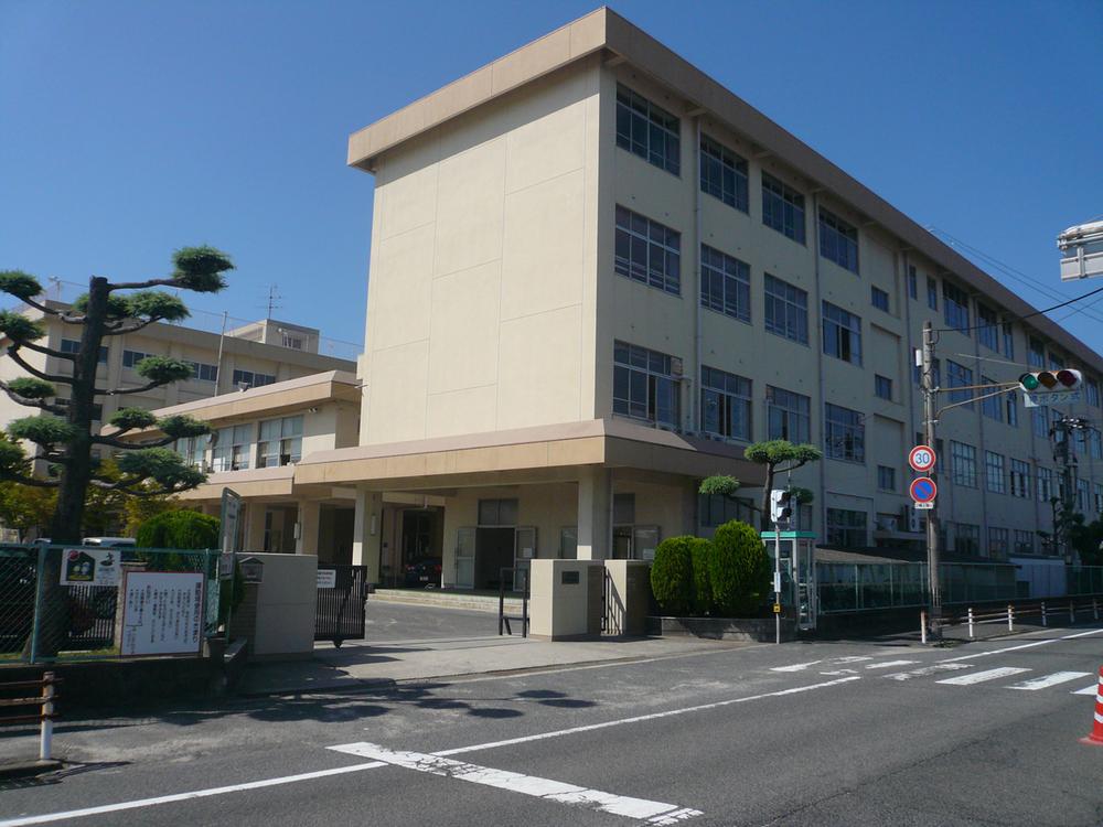 Primary school. Nanki elementary school Walk about 8 minutes