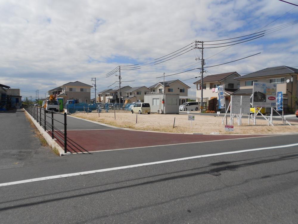 Local land photo. It is conveniently located a well-equipped living facilities.