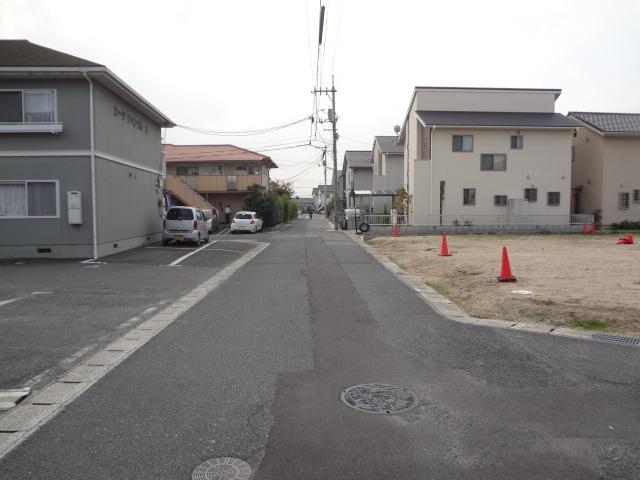 Local photos, including front road. No. 1 destination East side Local (11 May 2013)