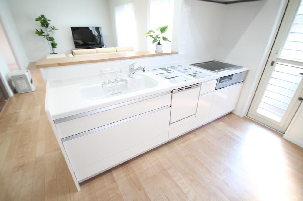 Kitchen. Artificial marble worktop and sink, shower head, Minipata Mr., IH, Food is a washing machine and a fully equipped.