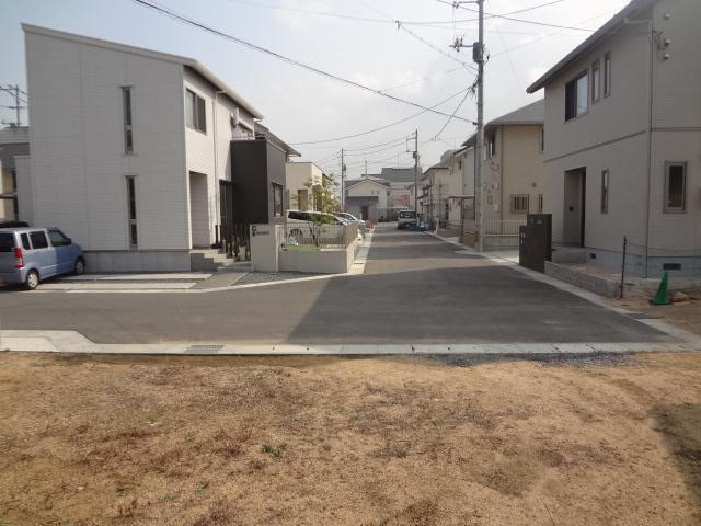 Local photos, including front road. Land front Local (11 May 2013) Shooting