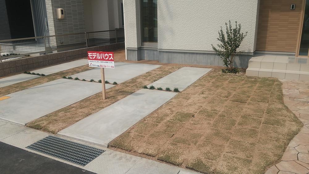 Parking lot. 3 units can be parking.