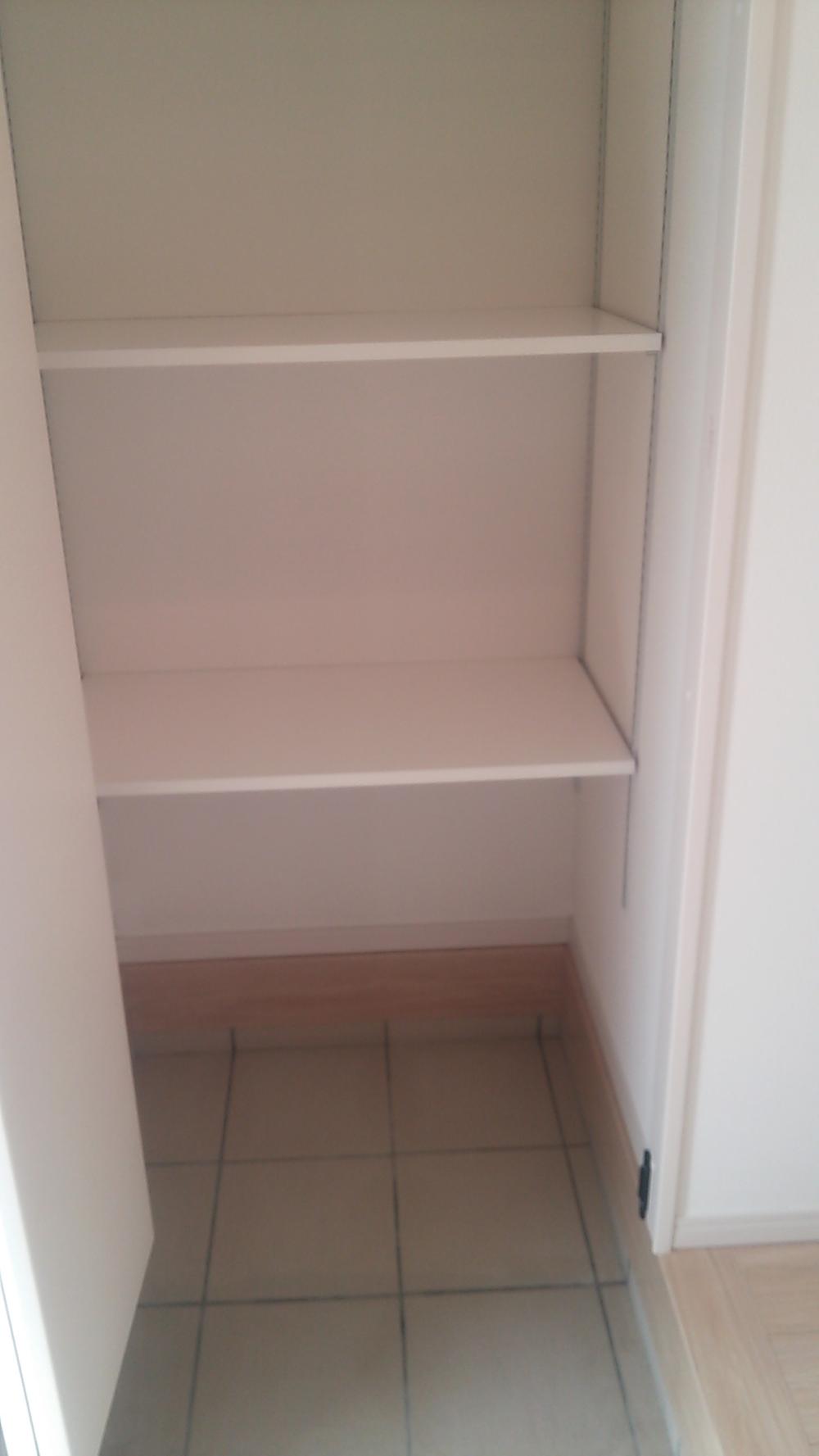 Receipt. There is dirt floor housed the entrance, It is very convenient.