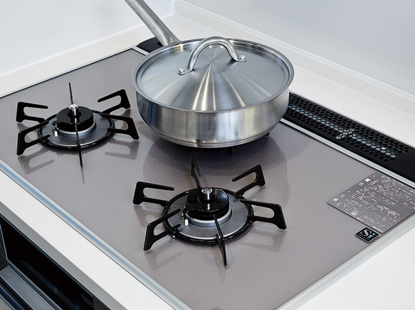 Kitchen.  [Glass top 3-burner stove] Glass top of the cleaning is very easy and reputation in the flat three-necked stove. Temperature control and timer, High-performance grill various functions such as will spread the width of the cuisine. (Amenities of the web is all the same specification)