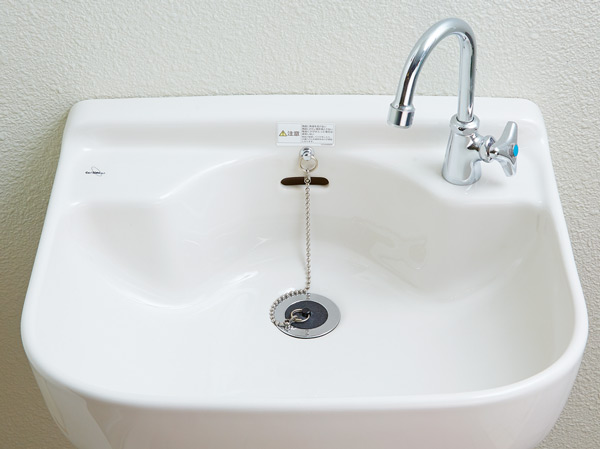 balcony ・ terrace ・ Private garden.  [Slop sink] It was set up, such as a convenient slop sink gardening or washing the shoes on the balcony.