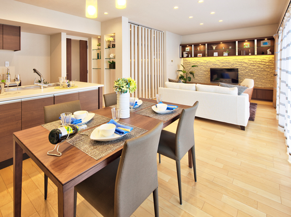 Room and equipment. Luxury that you can select the suits floor plan for your family at will. Furthermore, choose your favorite color and materials, Plus myself. Free to styling the living, Soregabi ・ It is the "made-to-order Mansion" of the well. (living ・ dining)